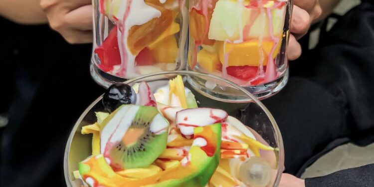 Thưởng thức món ăn vặt giá bình dân ở TP.HCM