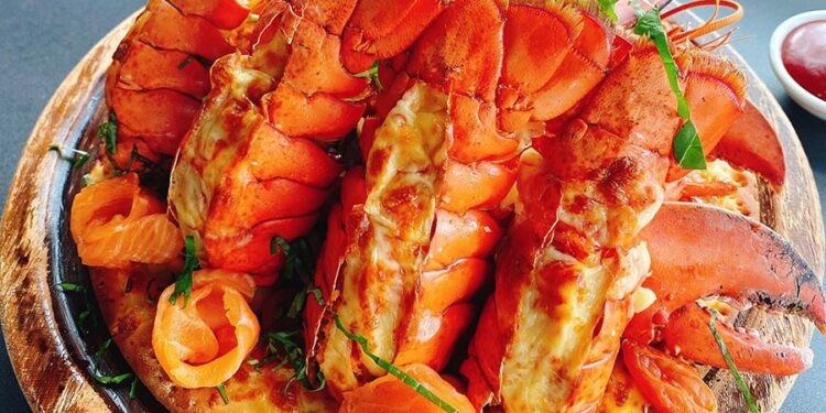 Những kiểu chế biến tôm hùm lạ ở TP.HCM