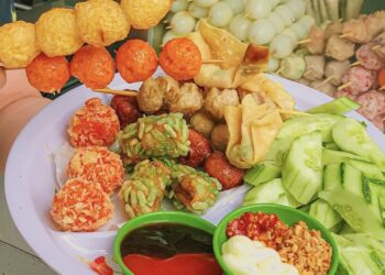 Thưởng thức món ăn vặt giá bình dân ở TP.HCM