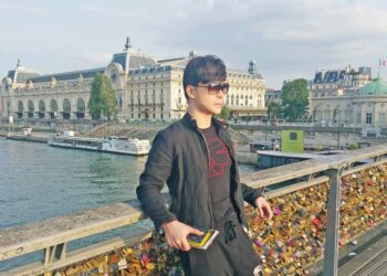 Muốn được ở gần người hâm mộ, Nathan Lee hủy chuyến bay Pháp để ở lại Việt Nam!