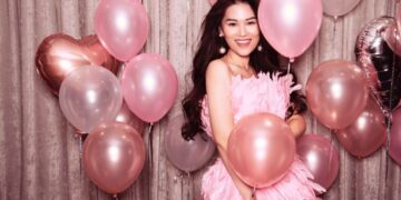 Ngọc Thanh Tâm hào hứng khui quà sinh nhật tuổi 28, “hết hồn” với món quà của Đàm Vĩnh Hưng