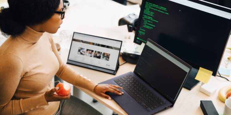 ASUS giới thiệu giải pháp mới cho các Doanh nghiệp SMBs theo xu hướng làm việc Lai