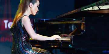 BEE Uyên Phương hợp tác cùng NSX âm nhạc Duy Trần ra mắt 2 MV đầu tay tại Mỹ