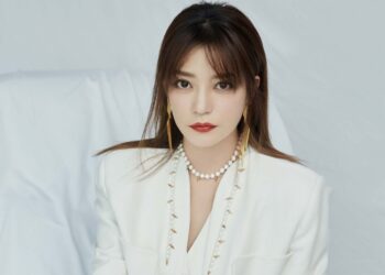 Hậu bị phong sát, Triệu Vy rộ tin đồn bị truy nã đỏ