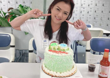 Hình ảnh ca sĩ Phương Loan trong sinh nhật đầu tiên không có cố nghệ sĩ Chí Tài