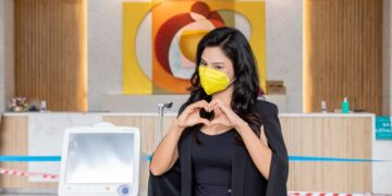 “Từ Trái Tim Đến Trái Tim- Từ Thời Trang Thành Hơi Thở” trao tặng máy thở cao tần cho BV Hùng Vương 