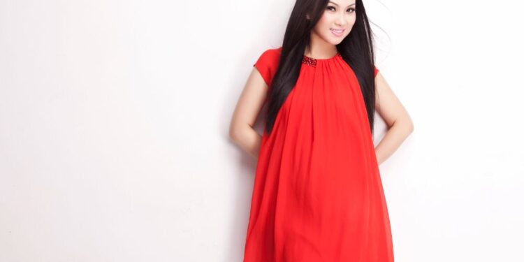 Ca sĩ Hà Phương được bố chồng- Bác sĩ Chu Phú Chung hỗ trợ làm từ thiện