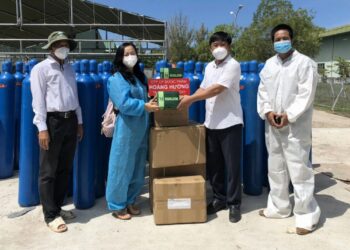 Nhóm tình nguyện viên “Trao oxy- Trao Sự sống” mang yêu thương về với Hà Tiên, Kiên Giang