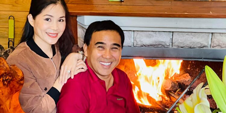 MC Quyền Linh nhắn gửi vợ: “Anh đi lo cho bà con tiếp đây, hết dịch anh sẽ lo cho bà xã nhé”