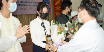 Lý Nhã Kỳ xúc động trước ca khúc mới về Covid-19 của danh ca Ngọc Sơn