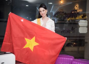 Đỗ Hà, Phương Anh, Ngọc Thảo ôm chặt Ái Nhi trước khi lên đường sang Ai Cập thi Miss Intercontinental