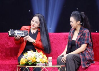 Ngọc Sơn bắt Phương Thanh đứng sau cánh gà xem danh ca Ngọc Ánh hát để ‘lấy lửa’