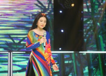 Sau 33 năm mưu sinh ở Pháp, danh ca Họa Mi chạnh lòng nhớ thời hoàng kim đi hát ở Việt Nam