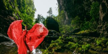 Bộ ảnh đẹp ngất ngây của Á hậu Hoàng My cùng những cú xoay váy thần thái