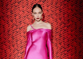 Nhà thiết kế Công Trí ra mắt bộ sưu tập Xuân Hè 2022 trên Tạp chí Vogue Mỹ 