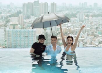 Đàm Vĩnh Hưng tung hình ảnh cực hot bên Minh Tú, hé lộ thói quen thu âm cực độc