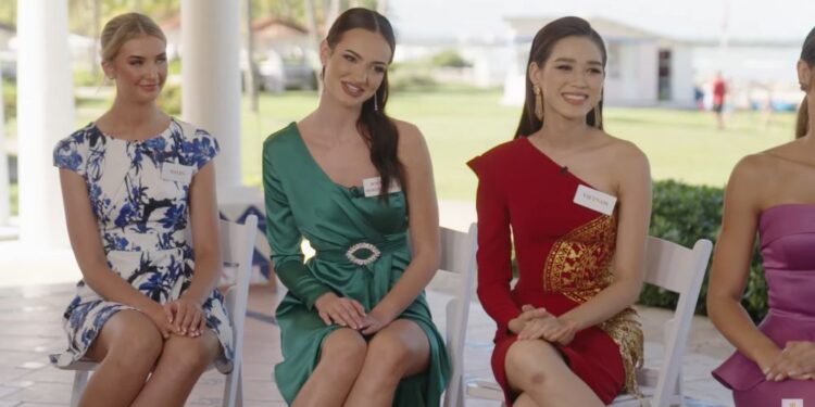 Đỗ Hà đầy tự tin khi đối đáp cùng đương kim Miss World 2019 Toni-Ann Singh