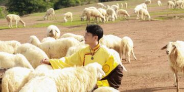 Ca sĩ Hùng Thanh thử nghiệm với hình ảnh Mật tông Tây Tạng trong MV Phật giáo mới