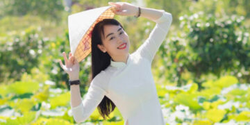 “Hot girl” điều dưỡng Trần Phương Lan Anh thực hiện “mash-up” chống dịch cực hot