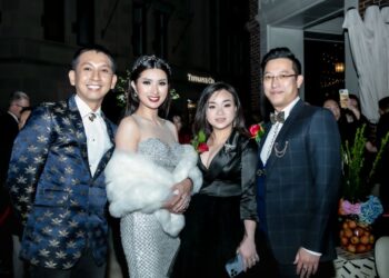 Phượng Khấu được xướng tên ở hạng mục đạo diễn xuất sắc nhất 2021 trong liên hoan phim châu Á thế giới tại Mỹ