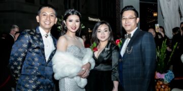 Phượng Khấu được xướng tên ở hạng mục đạo diễn xuất sắc nhất 2021 trong liên hoan phim châu Á thế giới tại Mỹ