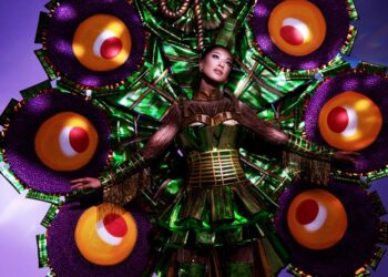 Độc đáo trang phục dân tộc “AI TÉT HÔNGGG?” của Kim Duyên tại Miss Universe 2021