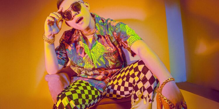 DJ Tilo: “Tôi luôn mang nước riêng, không uống bia rượu của người lạ”