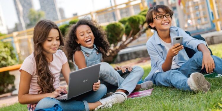 ASUS giới thiệu chương trình trải nghiệm sản phẩm ASUS BR1100F