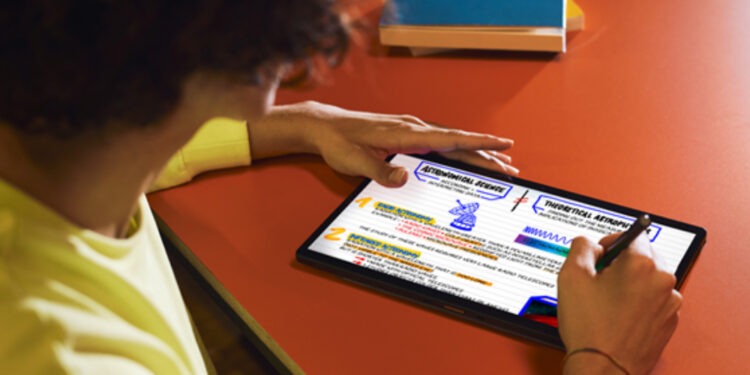 ASUS giới thiệu dòng VivoBook 13 Slate OLED (T3300) – tích hợp công năng “Máy tính – máy tính bảng – TV OLED”