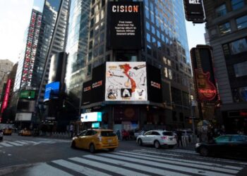 TikTok Rollie của URBAN FU$E xuất hiện tại quảng trường Thời Đại, New York