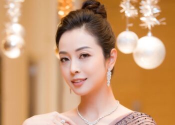 Bất ngờ với sắc vóc gợi cảm của ‘hoa hậu 4 con’ Jennifer Phạm