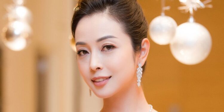 Bất ngờ với sắc vóc gợi cảm của ‘hoa hậu 4 con’ Jennifer Phạm