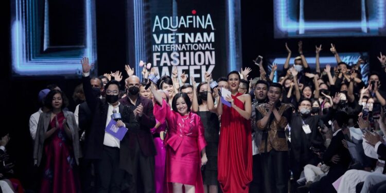 AQUAFINA VIETNAM INTERNATIONAL FASHION WEEK 2021 CHÍNH THỨC QUAY TRỞ LẠI, THẮP SÁNG HI VỌNG PHỤC HỒI THỜI TRANG VIỆT THỜI KÌ HẬU COVID-19