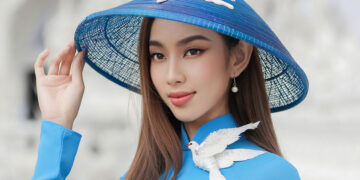 Hoa hậu Thùy Tiên tung bộ ảnh thướt tha trong trang phục truyền thống Việt Nam