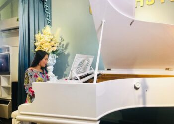 Trúc Thy giúp người học thuộc lòng ngữ pháp Tiếng Anh trong 30 bài hát