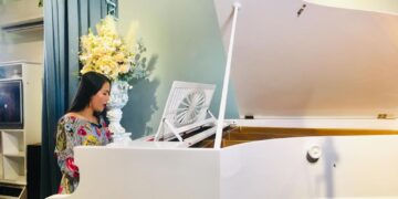 Trúc Thy giúp người học thuộc lòng ngữ pháp Tiếng Anh trong 30 bài hát