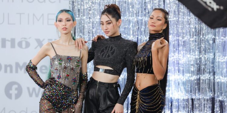 HOST NAM TRUNG NHIỆT TÌNH ĐẾN NỔI CẢ HAI MENTOR H’HEN NIÊ VÀ TYHD LA HÉT THẤT THANH