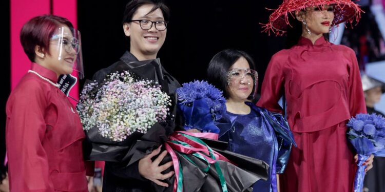 SÀN DIỄN CATWALK HAY CUỘC HỘI NGỘ CỦA 2 QUÁN QUÂN TỪ TIKTOK FASHUP 2021, THE NEXT FACE 2021?