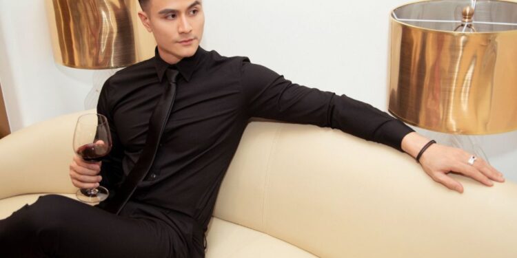 ‘Nam thần số 1 Việt Nam’ Vĩnh Thuỵ xuất hiện đầy nam tính ở sự kiện 