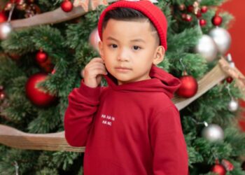 “Đổ gục” trước vẻ đáng yêu của mẫu nhí Anh Dũng trong bộ ảnh Giáng Sinh