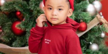 “Đổ gục” trước vẻ đáng yêu của mẫu nhí Anh Dũng trong bộ ảnh Giáng Sinh