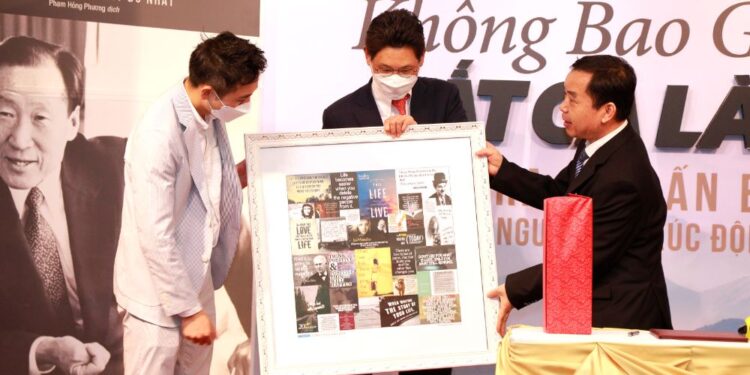 Ra mắt cuốn tự truyện của người sáng lập nên thương hiệu tỷ đô