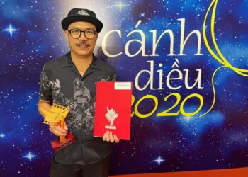 Nhạc sĩ Huy Tuấn đại diện ê-kíp phim Kiều nhận giải Cánh Diều Vàng 2020