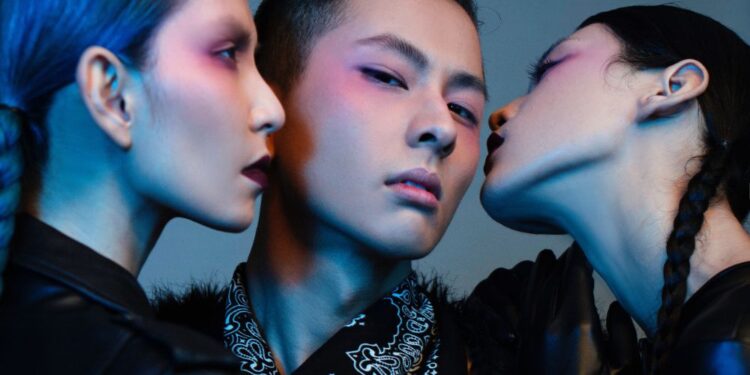 Mentor Thùy Dương (TyhD) tung bộ ảnh cực chất cùng hai “gà cưng” trước thềm chung kết The Next Face 2021