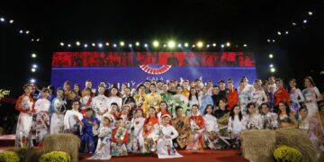 Dàn nghệ sỹ danh tiếng Việt lộng lẫy trong đêm Gala Đại sứ Áo dài Việt Nam