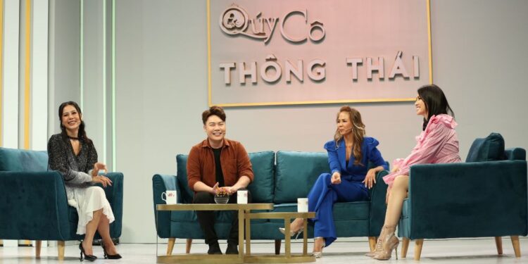 Nữ ca sĩ lấy chồng Tây kém 13 tuổi khẳng định lúc nào mình cũng ở độ tuổi thanh xuân