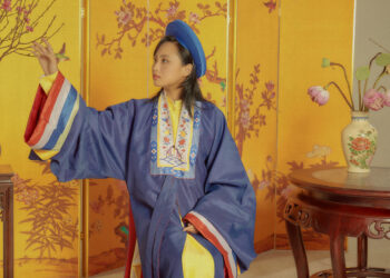 Ninh Dương Lan Ngọc hóa “chị đại” đầy quyền lực bên “đàn em thơ” toàn trai xinh – gái đẹp