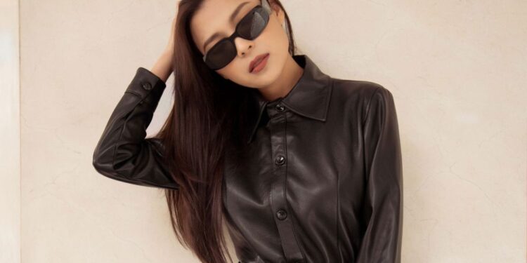 Thúy Diễm khoe phong cách thời trang underground tại Hà Nội