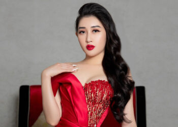 Diện dạ hội lộng lẫy chào Xuân, Hoa hậu Huỳnh Thúy Anh đón Xuân 2022 rực rỡ