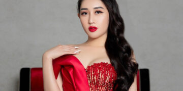 Diện dạ hội lộng lẫy chào Xuân, Hoa hậu Huỳnh Thúy Anh đón Xuân 2022 rực rỡ